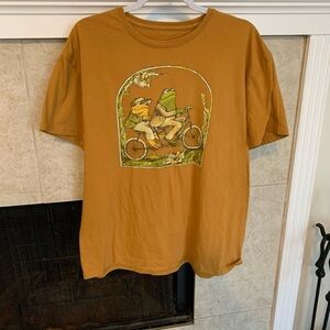 Graphic T-Shirt in Mustard Brown
